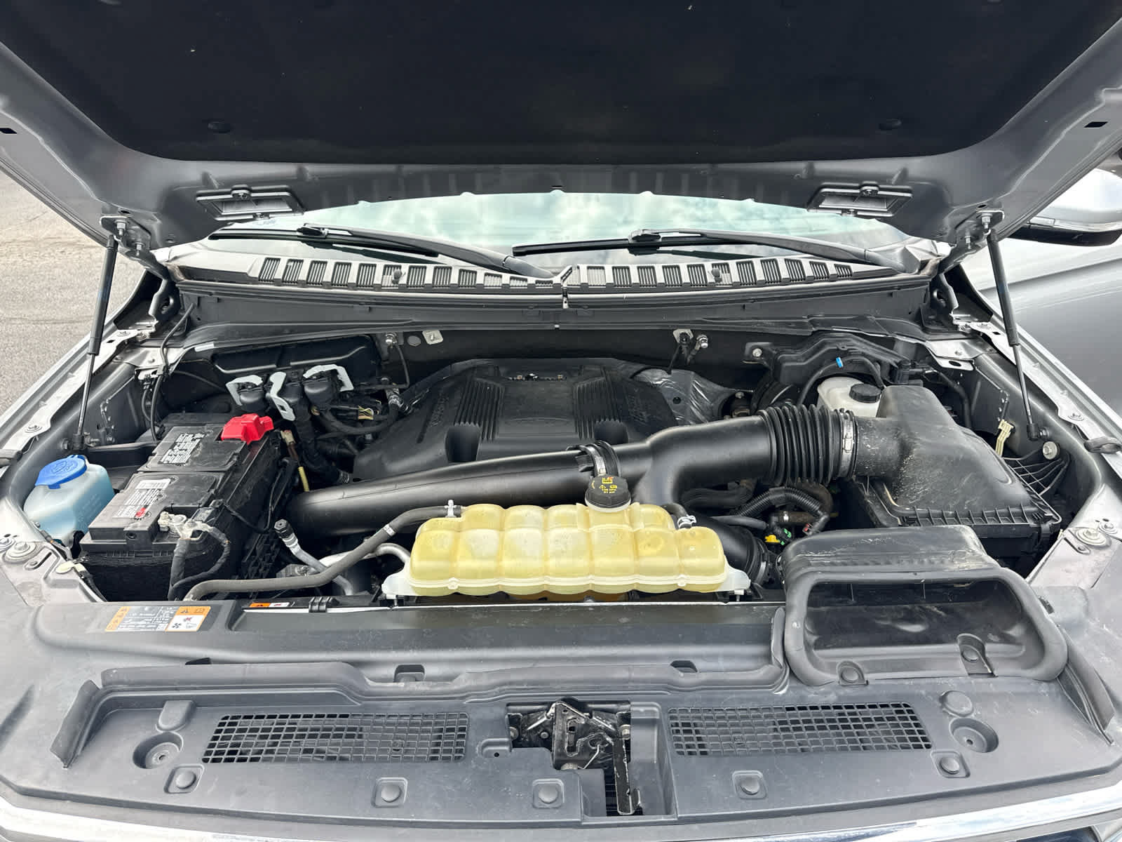 Used 2020 Ford Expedition XLT w/ Equipment Group 202A AWD/4WD image 27