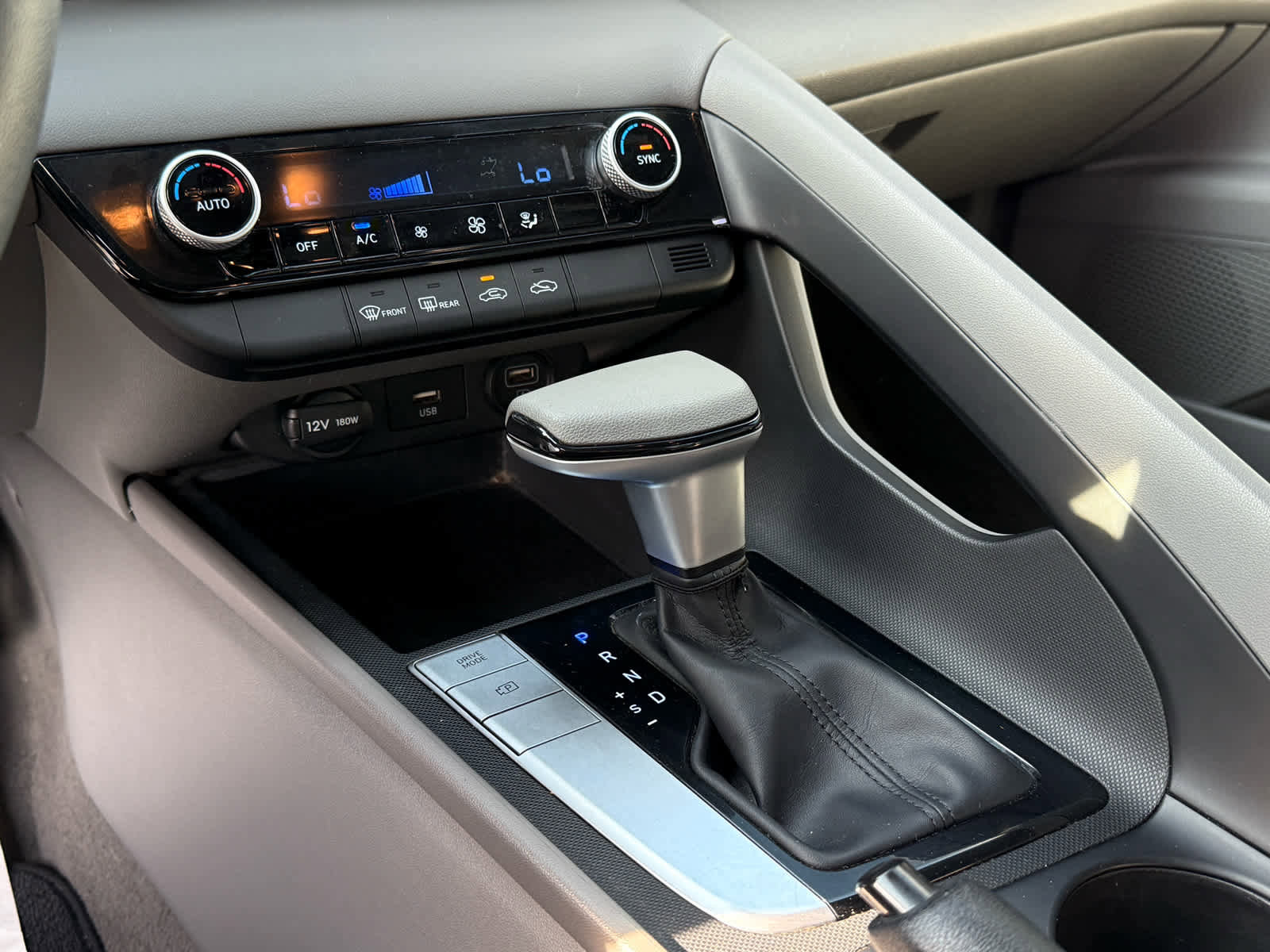 Used 2022 Hyundai Elantra SEL w/ Preferred Accessory Package image 21