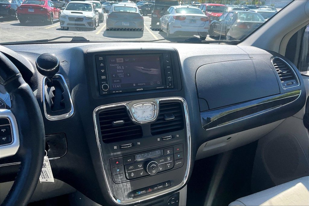 Used 2011 Chrysler Town & Country Limited FWD image 7
