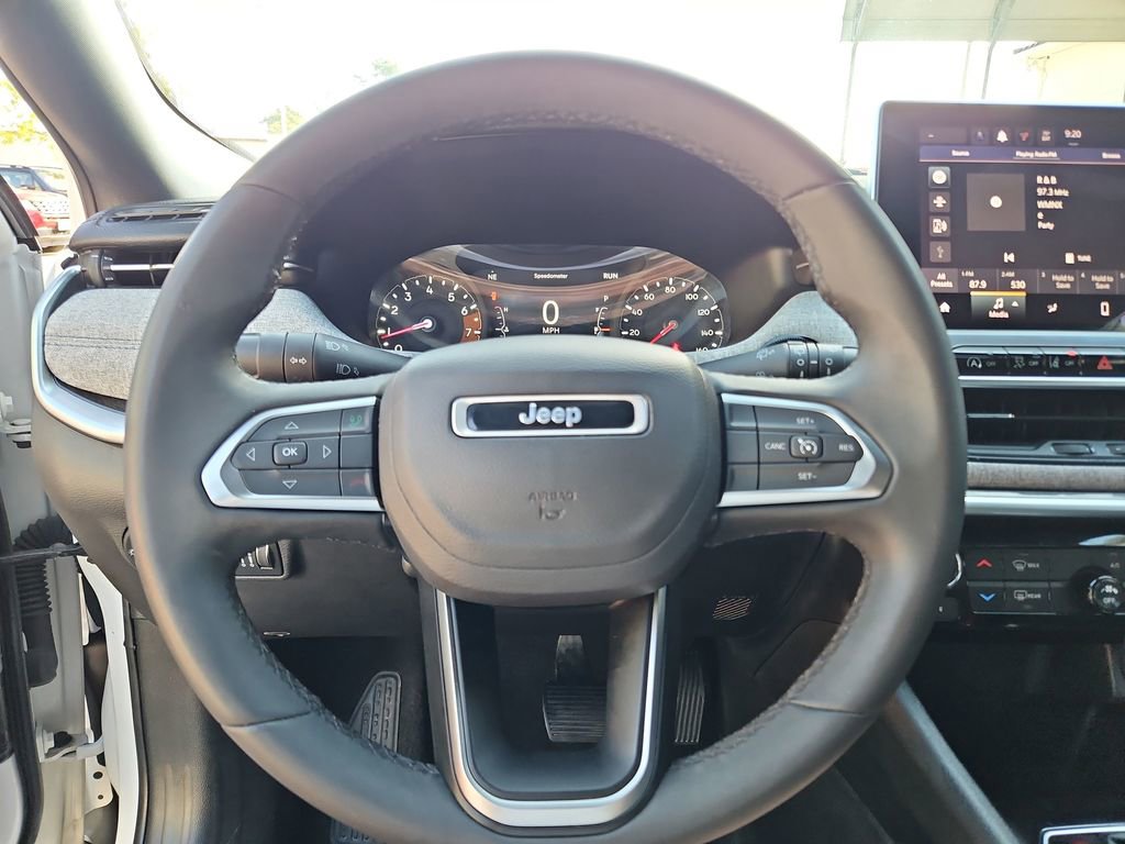 Used 2024 Jeep Compass Latitude image 10