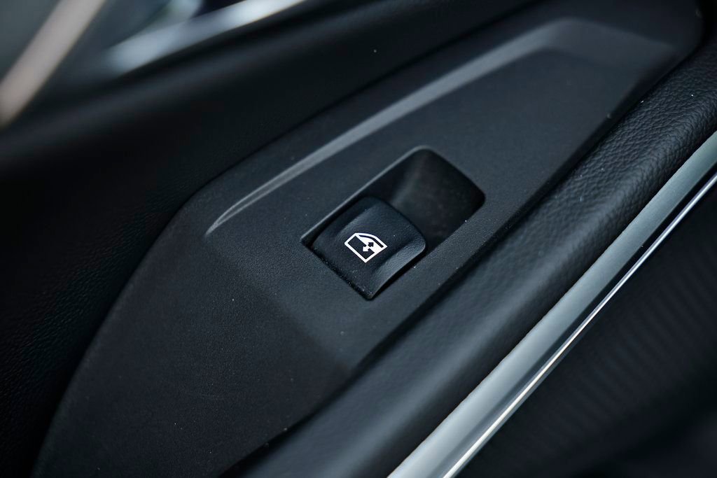 Used 2023 BMW 330i xDrive 330i xDrive w/ Driving Assistance Package image 23