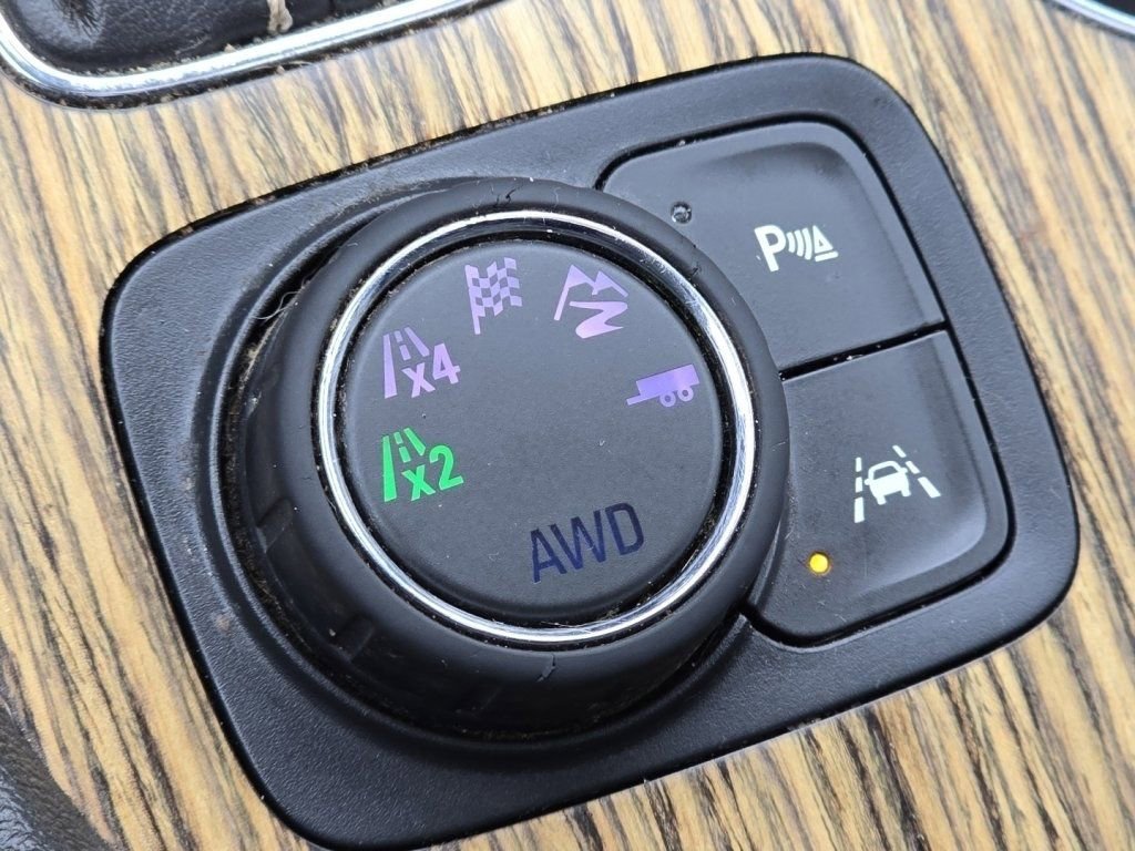 Used 2019 GMC Acadia Denali w/ Technology Package AWD/4WD image 9