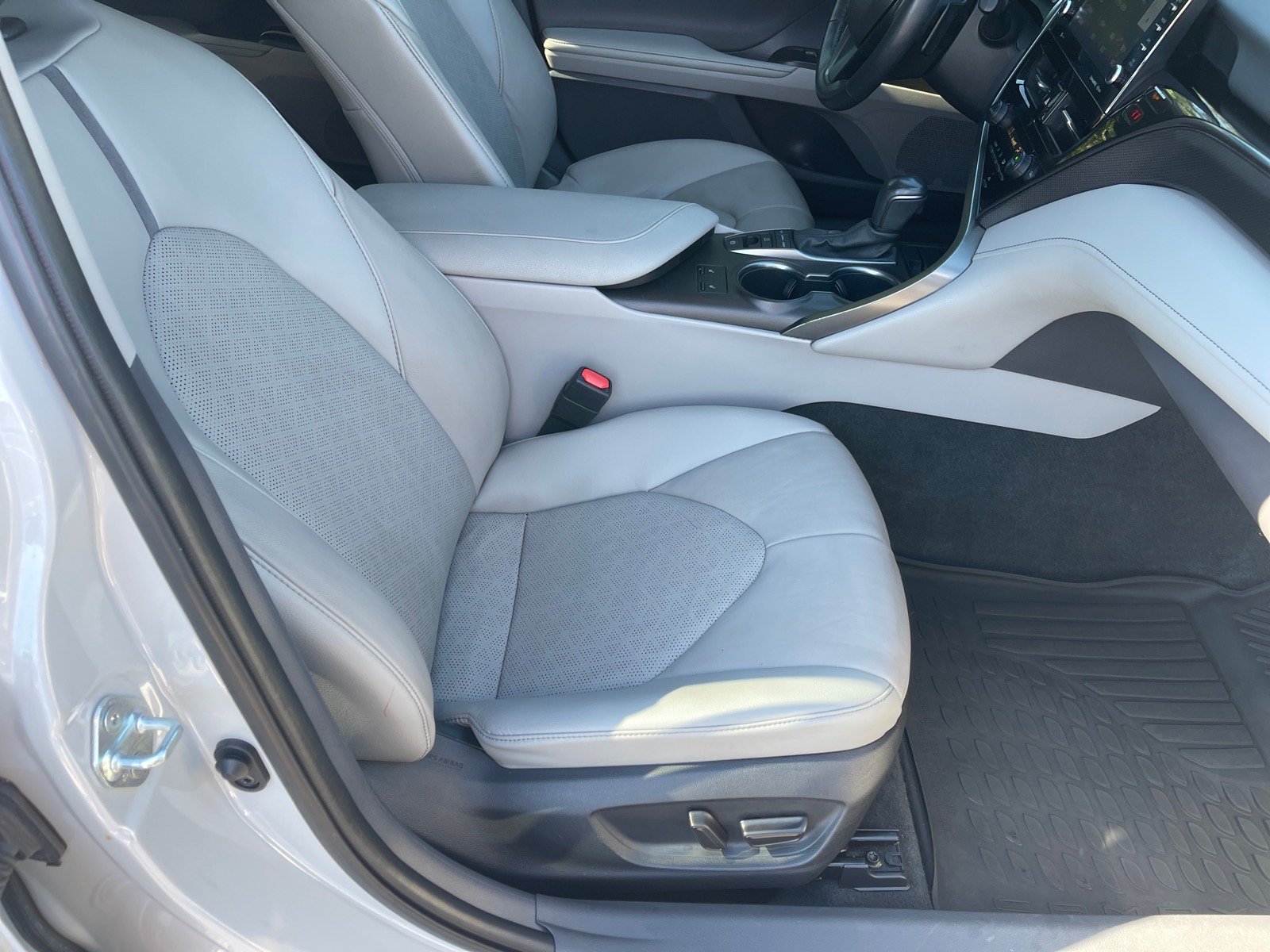Used 2022 Toyota Camry XSE FWD image 19