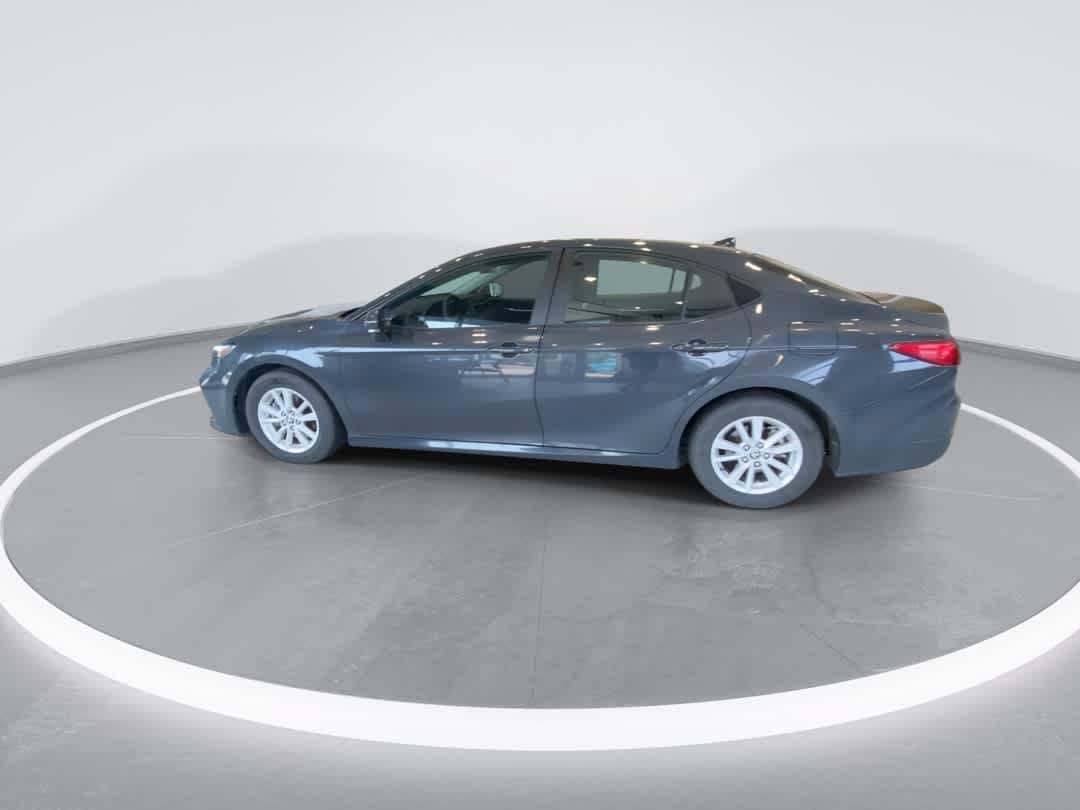 Used 2025 Toyota Camry LE FWD image 5