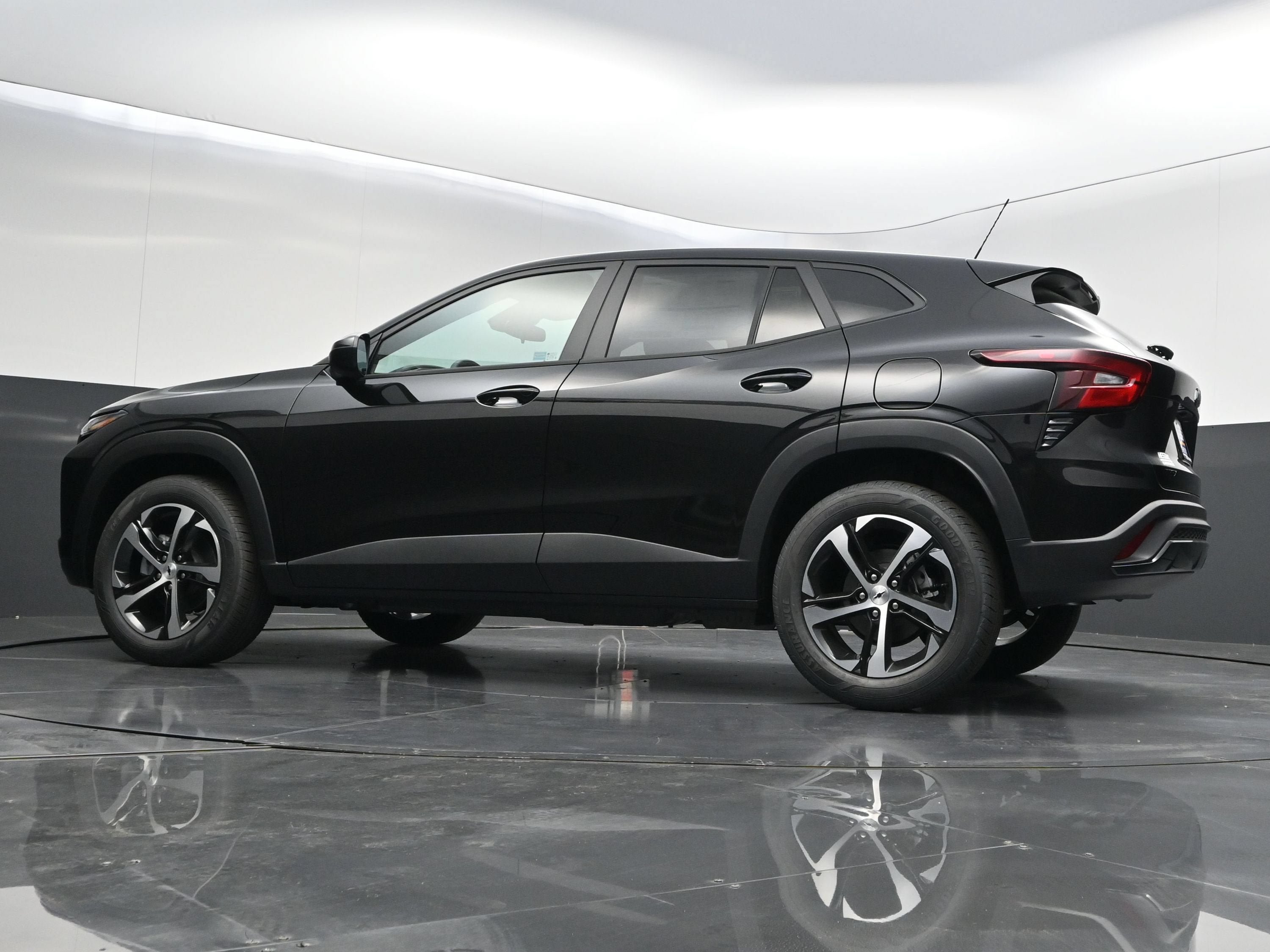 Used 2026 Chevrolet Trax RS w/ Sunroof Package FWD image 35