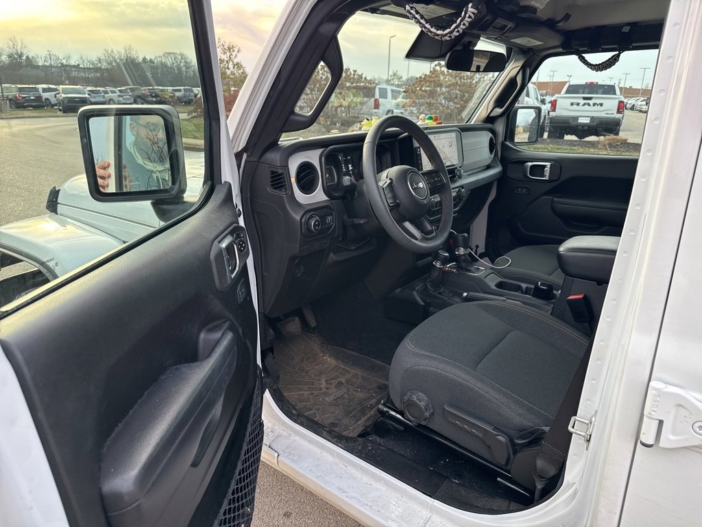 Used 2024 Jeep Gladiator Sport image 8