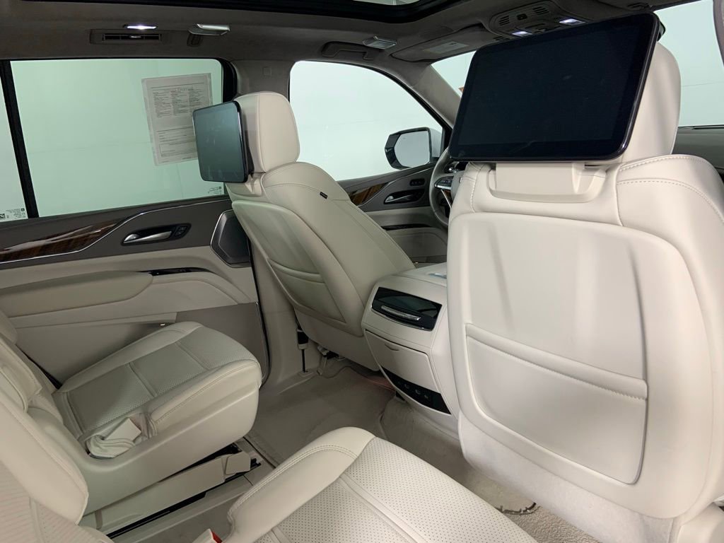 Used 2024 Cadillac Escalade Sport Platinum w/ LPO, ONYX Package AWD/4WD image 17