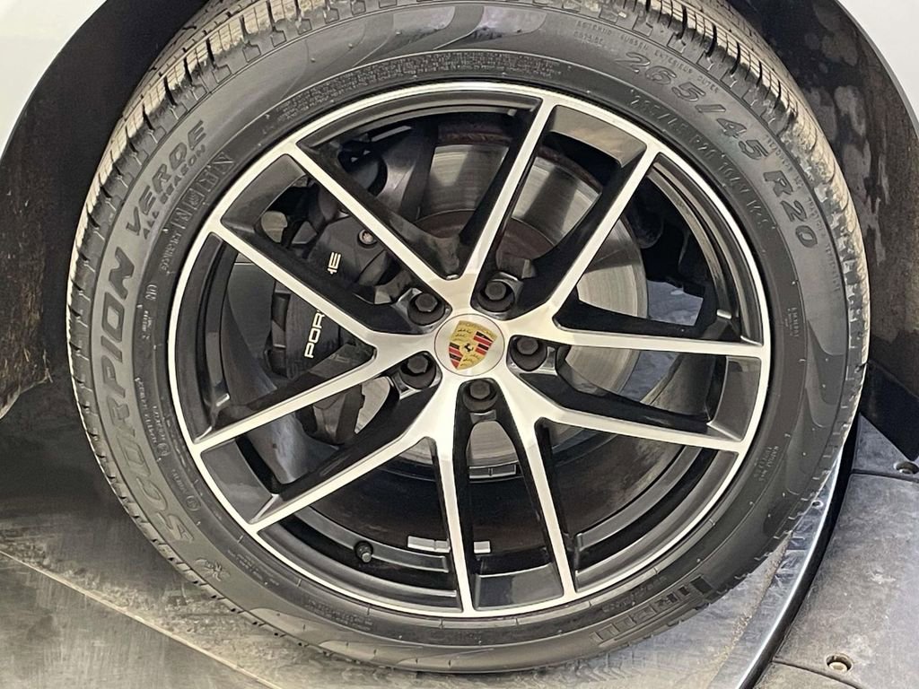 Certified 2022 Porsche Macan image 14