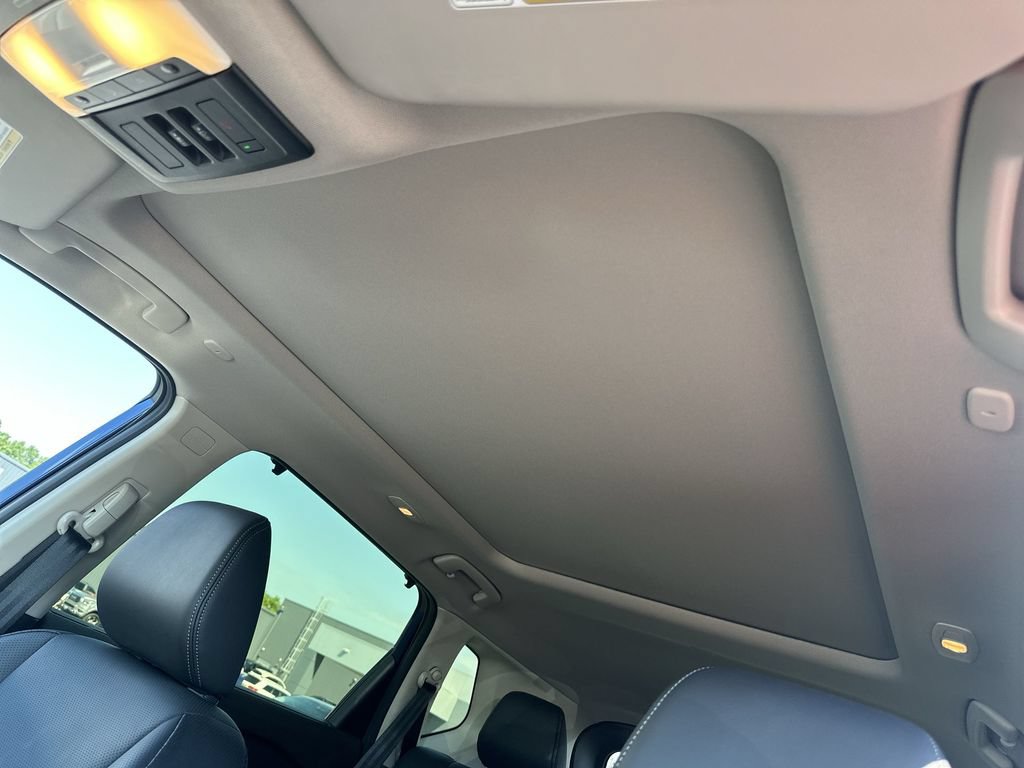 Used 2023 Nissan Rogue Platinum w/ Platinum Premium Package FWD image 28