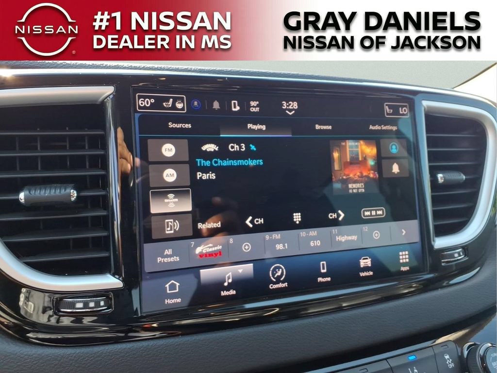Used 2024 Chrysler Pacifica Touring-L FWD image 17