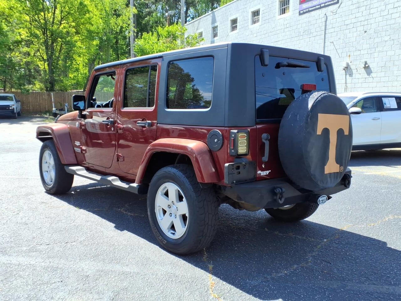 Used 2010 Jeep Wrangler Unlimited Sahara w/ Dual Top Group AWD/4WD image 5
