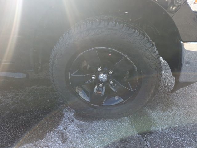 Used 2021 RAM 1500 Classic SLT image 5