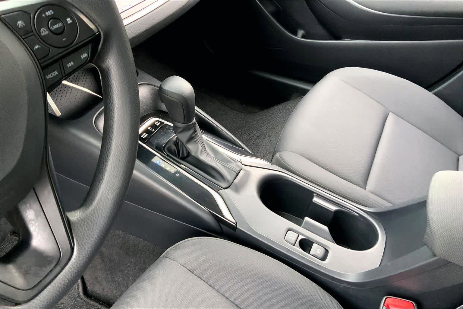 Used 2025 Toyota Corolla LE FWD image 16