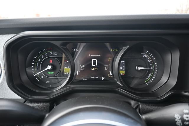 Used 2025 Jeep Wrangler Sahara image 44