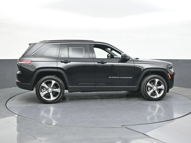 Used 2026 Jeep Grand Cherokee Limited w/ Luxury Tech Group II AWD/4WD image 17