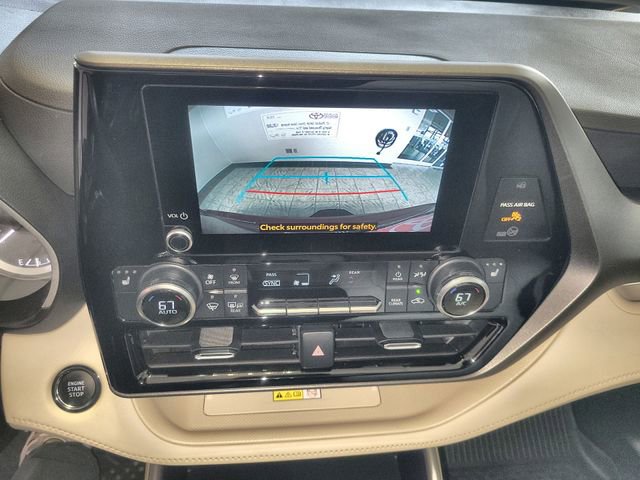 Used 2023 Toyota Highlander XLE image 17