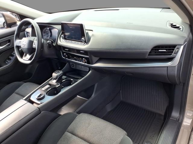 Used 2025 Nissan Rogue SV image 12