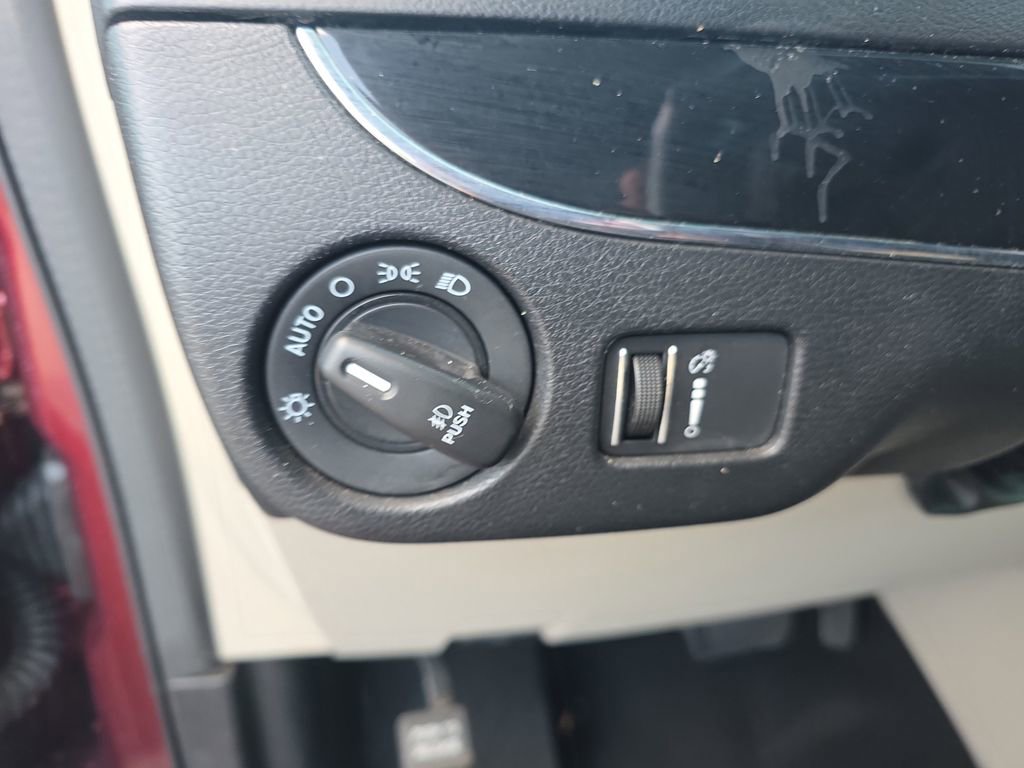 Used 2019 Dodge Grand Caravan SXT image 29