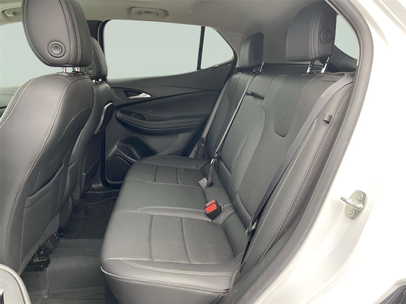 Used 2022 Buick Encore GX Essence w/ Experience Buick Package image 15