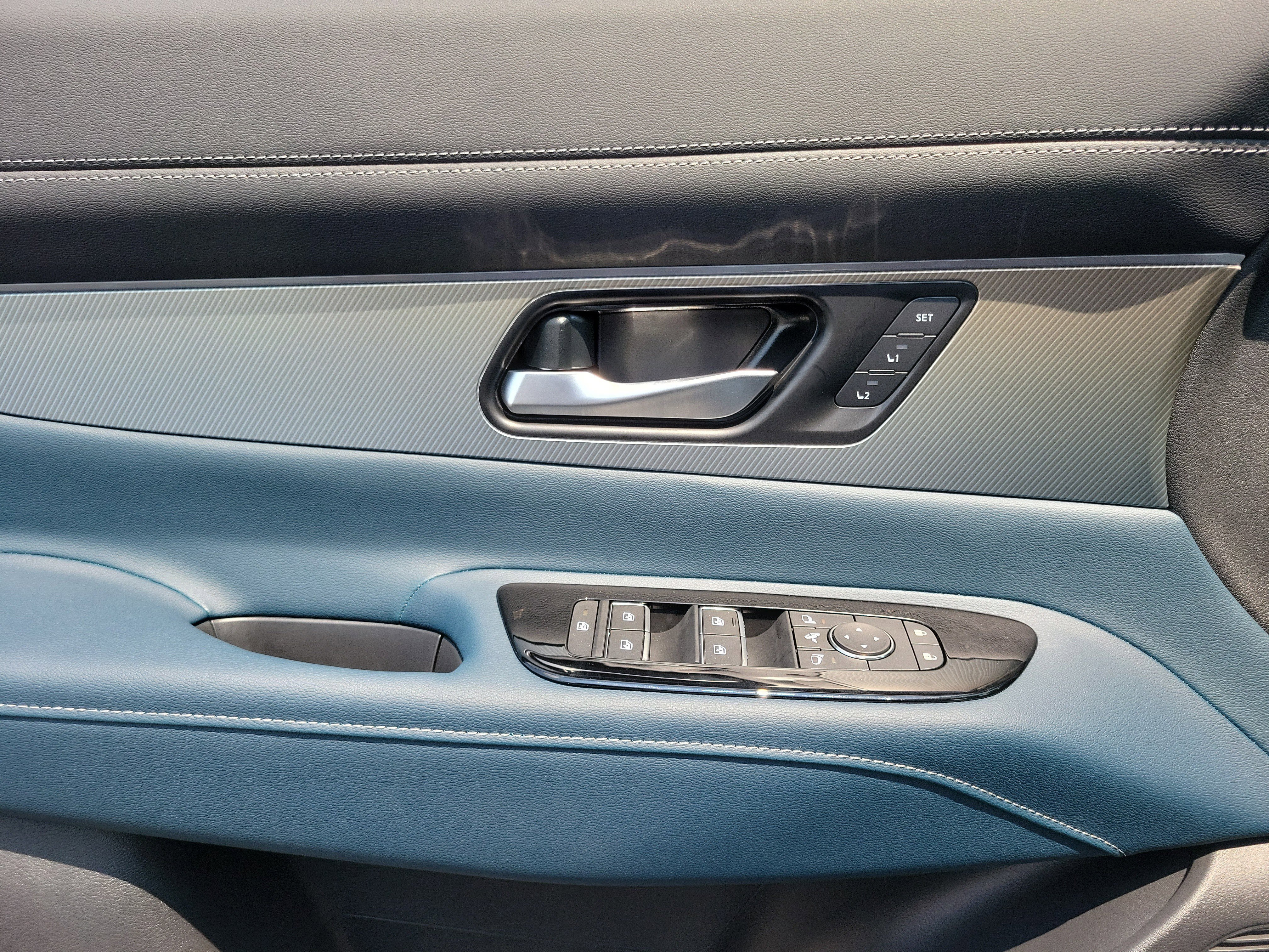 Used 2025 Nissan Murano Platinum w/ Cargo Package image 17