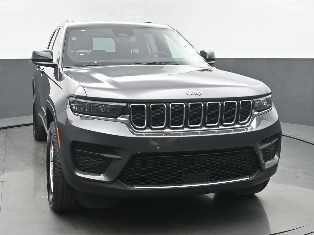 Used 2024 Jeep Grand Cherokee Laredo image 8