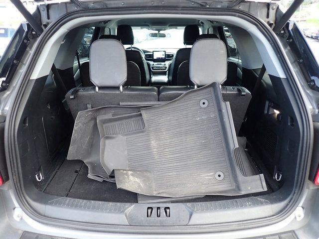 Used 2023 Ford Explorer XLT w/ Equipment Group 202A AWD/4WD image 9