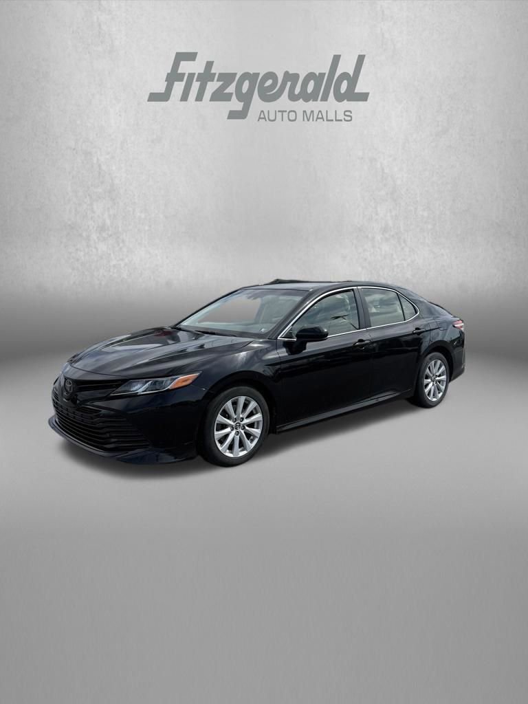 Used 2018 Toyota Camry LE image 1