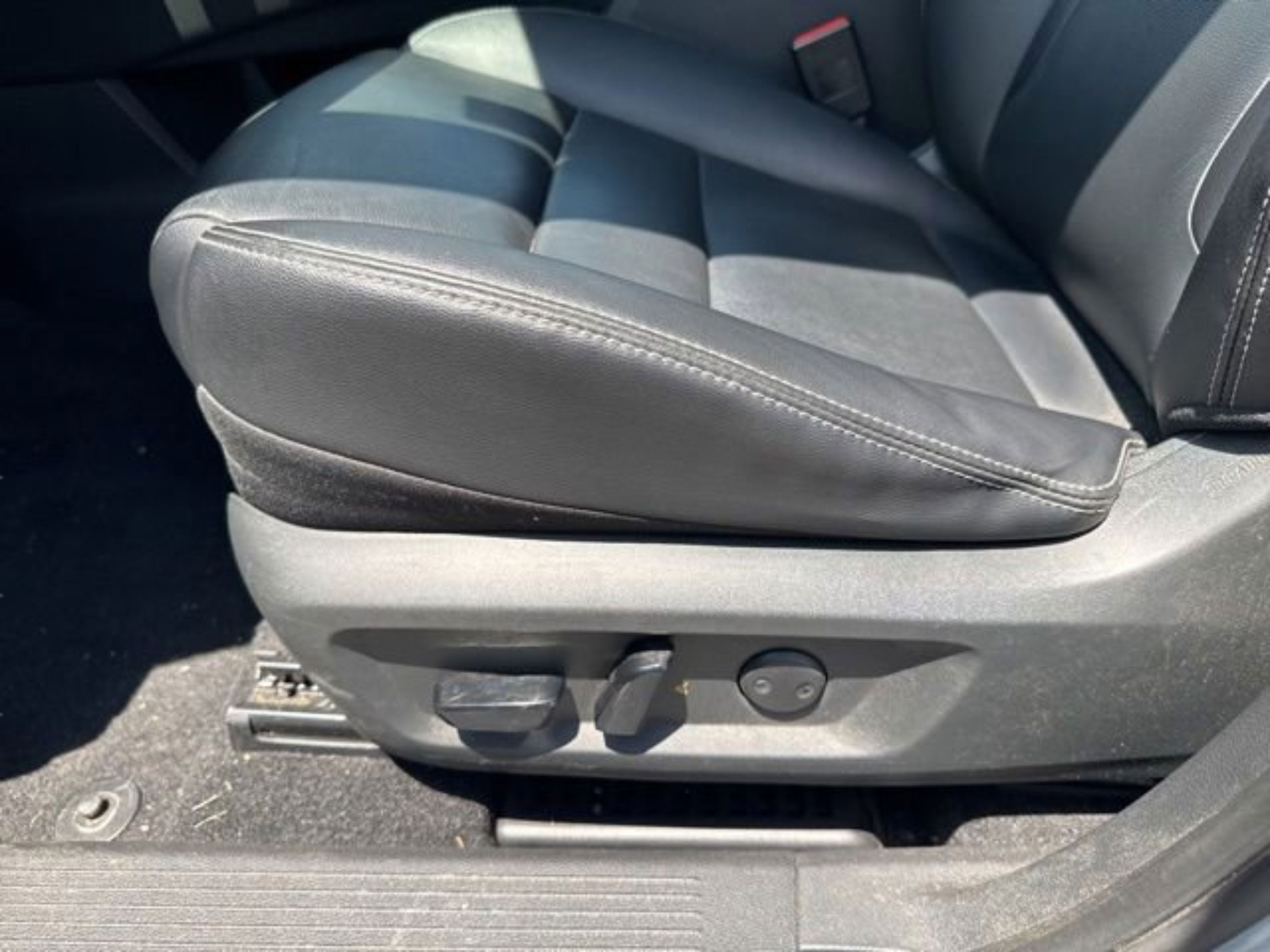 Used 2023 Nissan Rogue SL AWD/4WD image 12