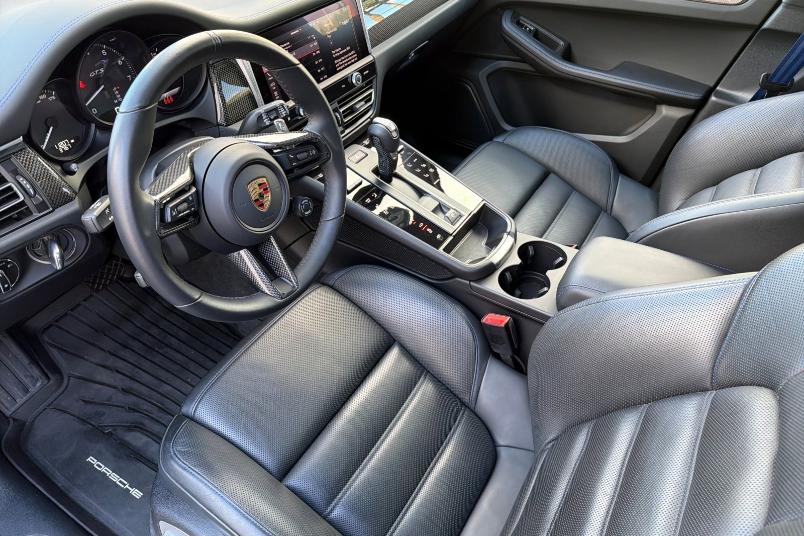 Used 2025 Porsche Macan GTS image 11