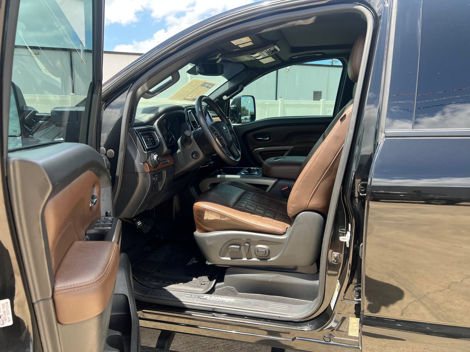 Used 2022 Nissan Titan Platinum Reserve w/ Moonroof Package AWD/4WD image 14