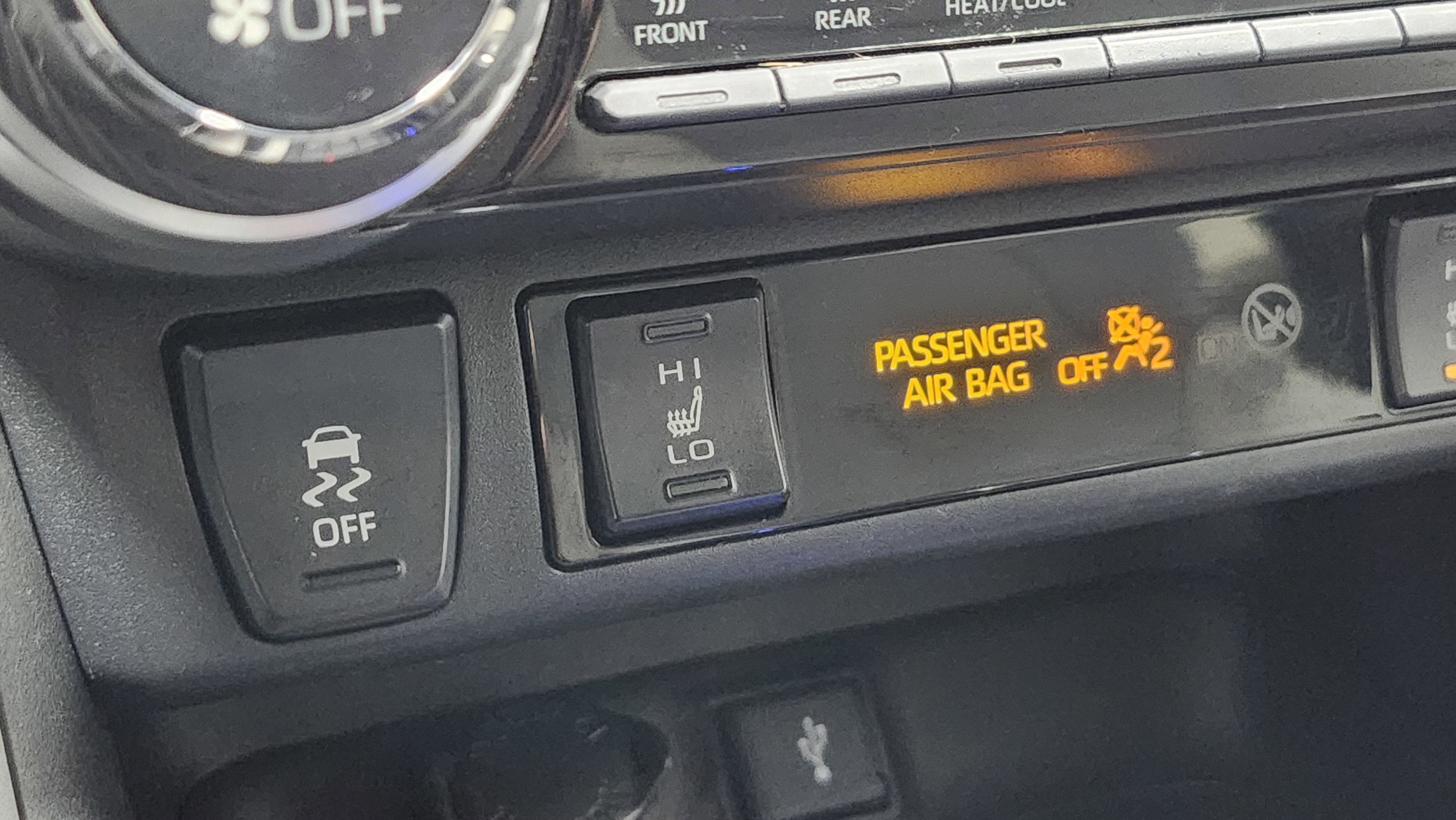 Used 2020 Toyota RAV4 XLE Premium image 31