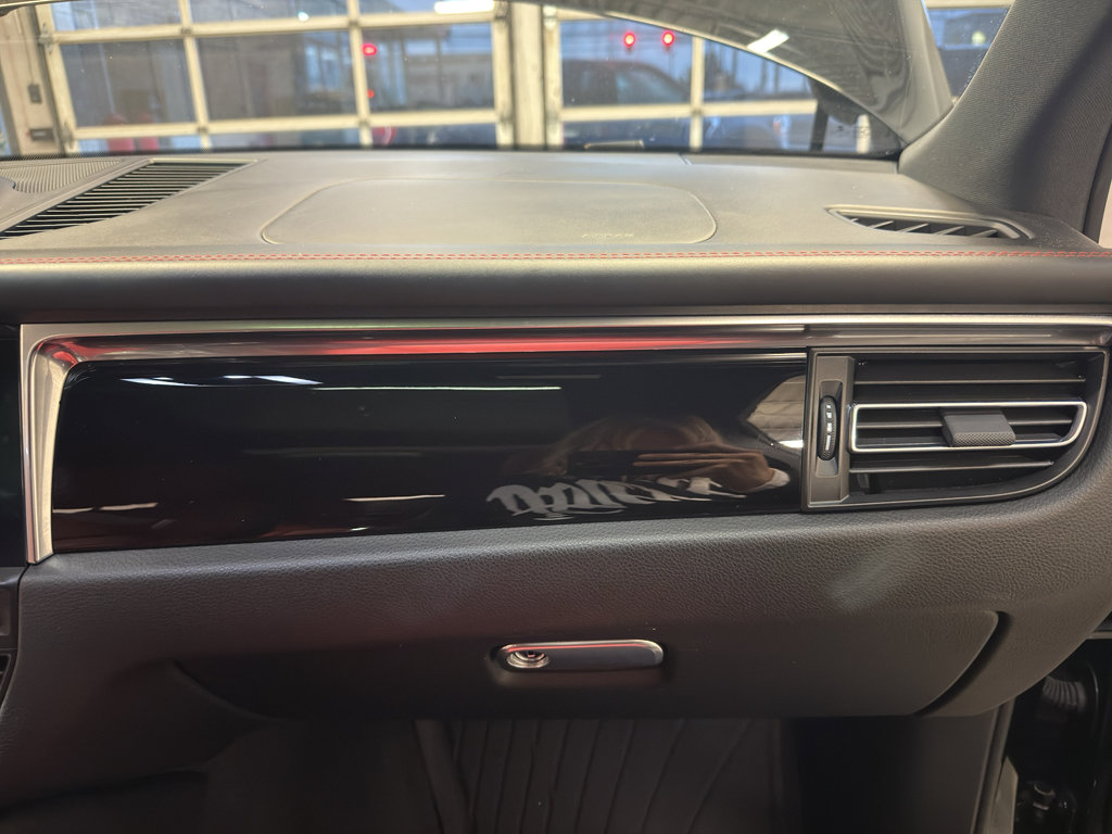 Used 2019 Porsche Macan image 24