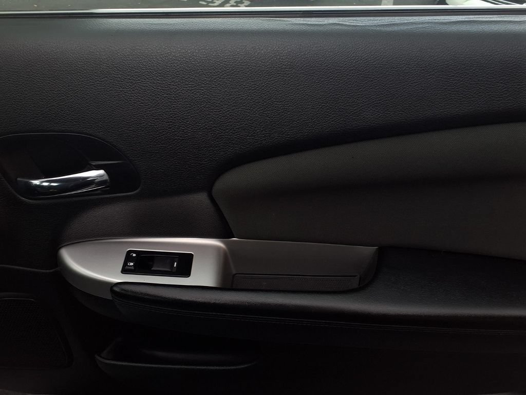 Used 2012 Chrysler 200 Touring FWD image 21