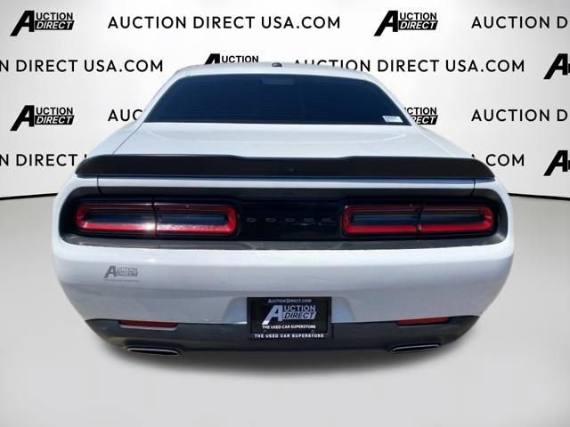 Used 2022 Dodge Challenger SXT w/ Driver Convenience Group RWD image 5