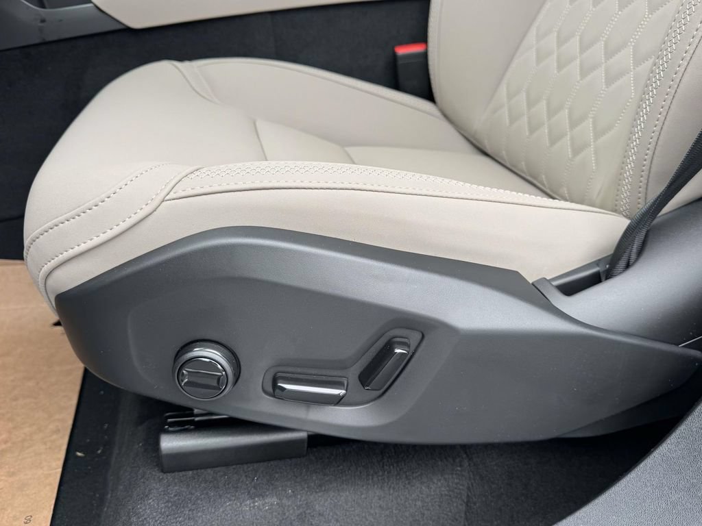 New 2026 Volvo XC90 T8 Plus w/ Protection Package Premier AWD/4WD image 17
