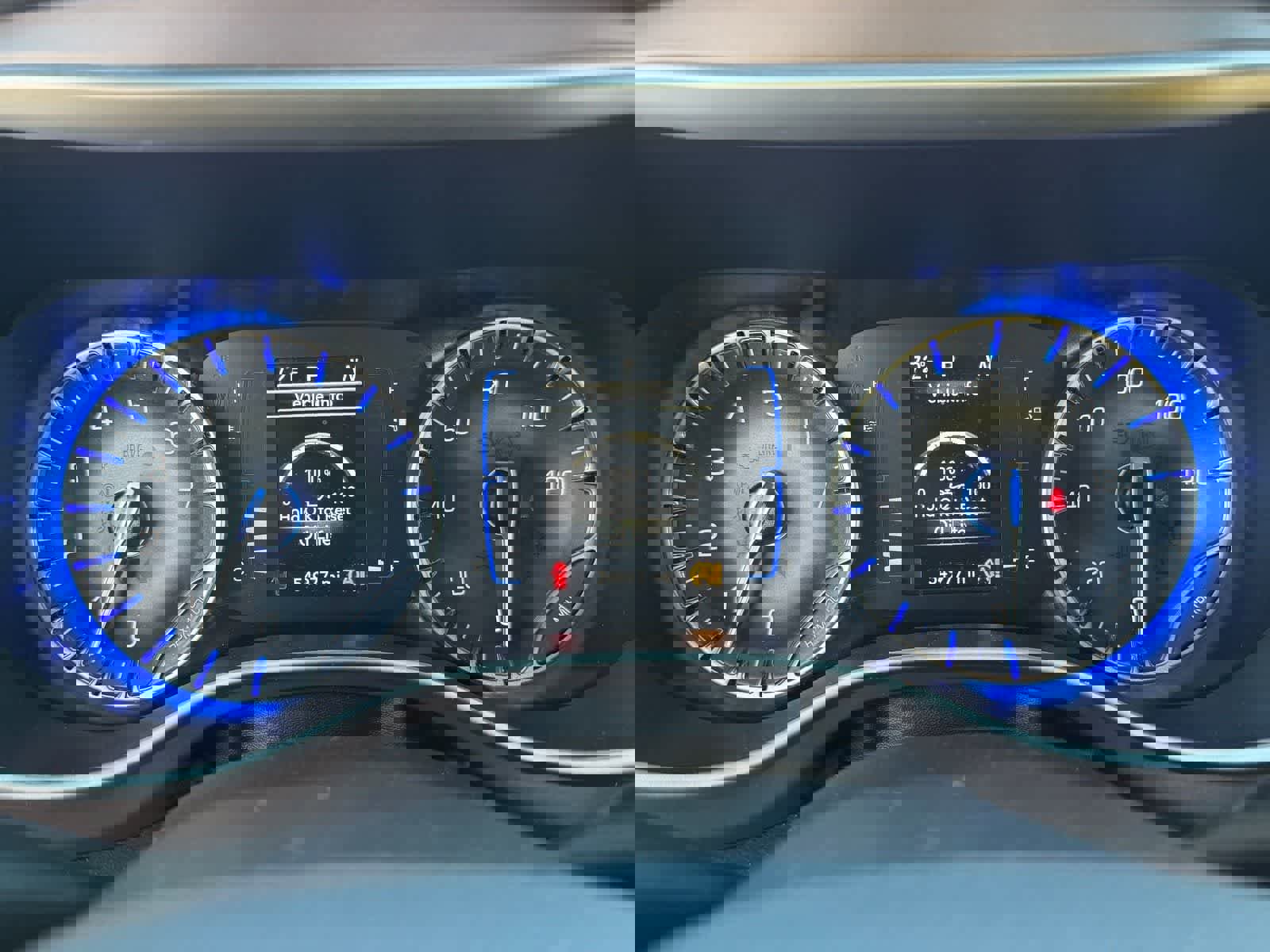 Used 2024 Chrysler Voyager LX image 20