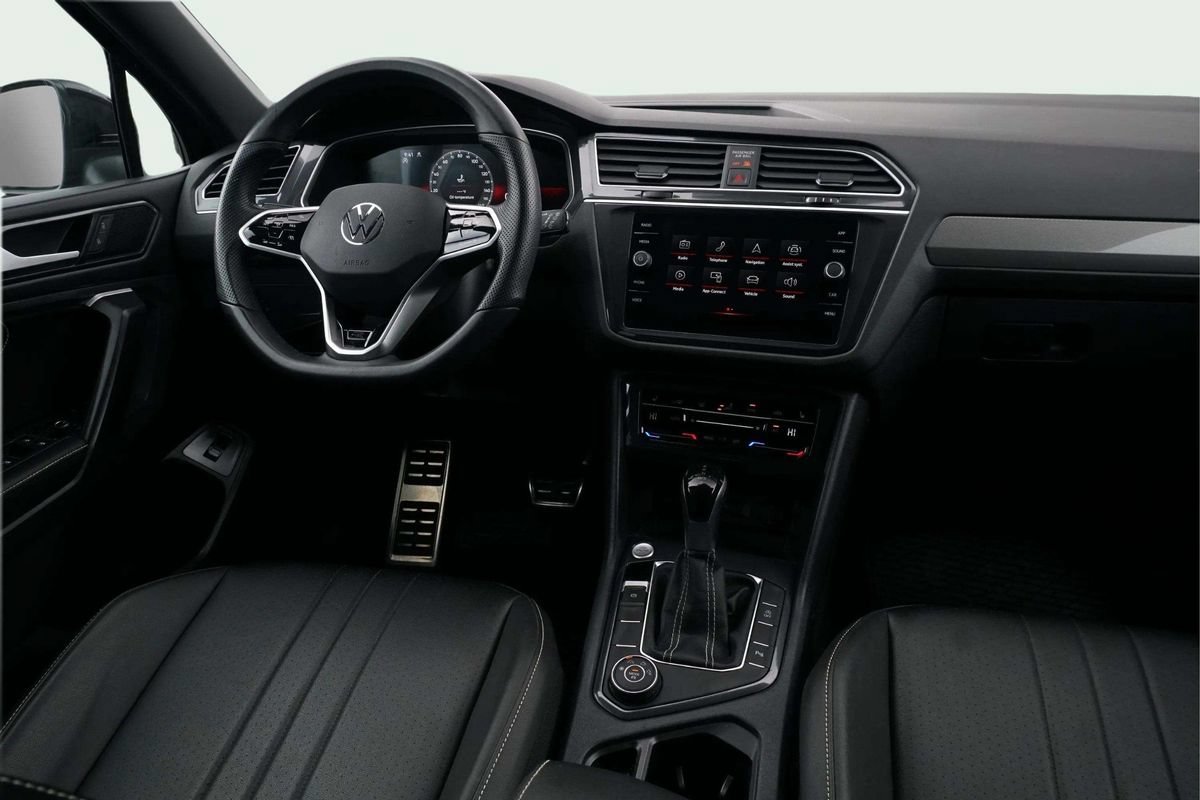 Used 2024 Volkswagen Tiguan SE R-Line AWD/4WD image 25