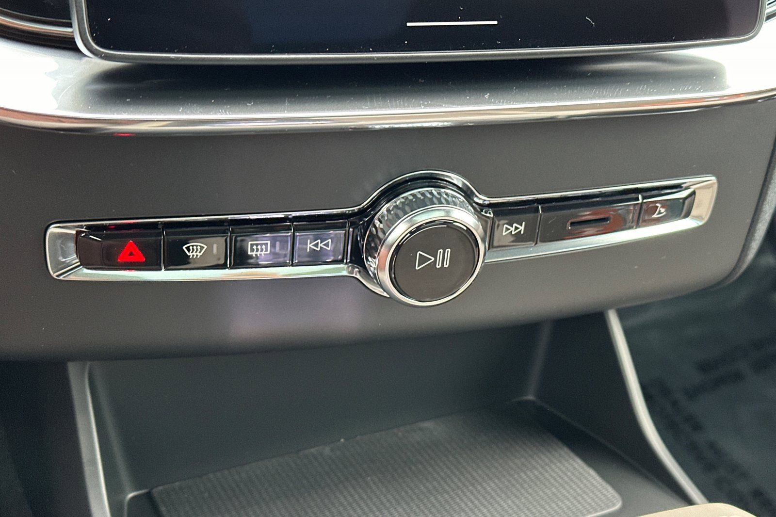New 2026 Volvo XC90 B6 Ultra w/ Protection Package image 24