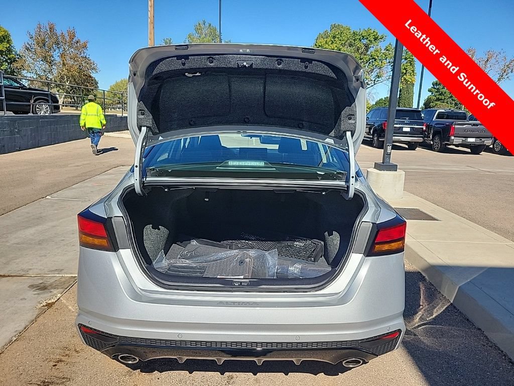 New 2025 Nissan Altima 2.5 SR w/ SR Premium Package FWD image 13