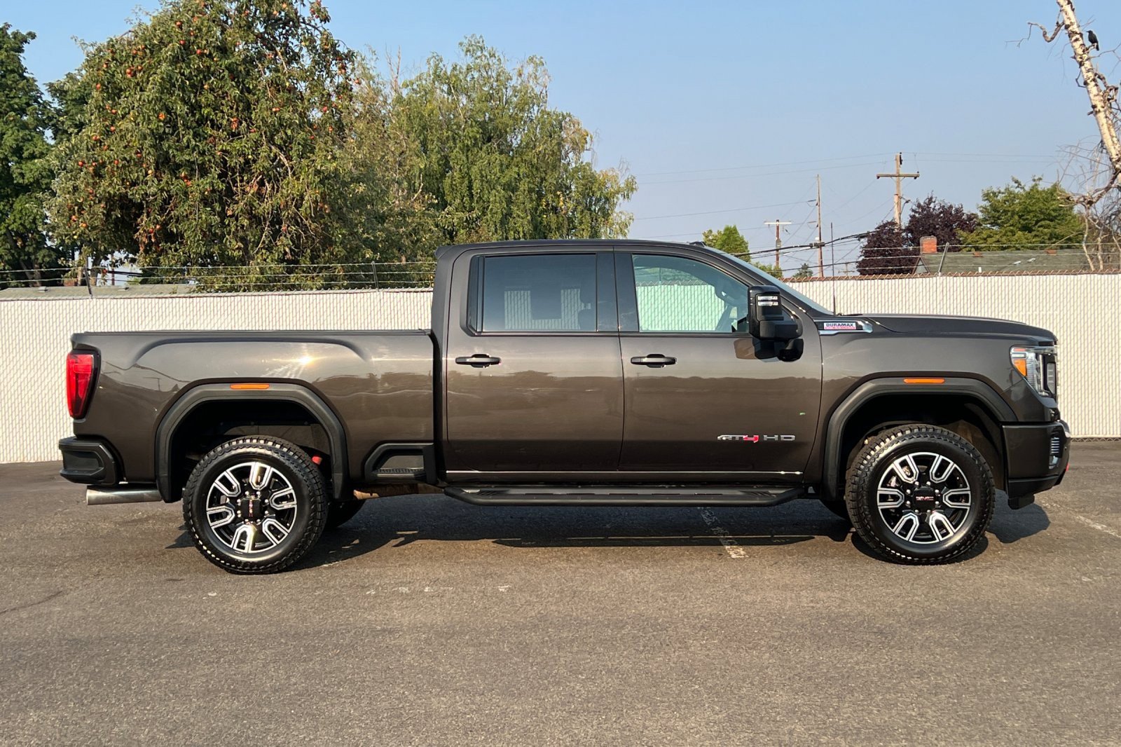 Used 2021 GMC Sierra 2500 AT4 w/ AT4 Preferred Package image 3