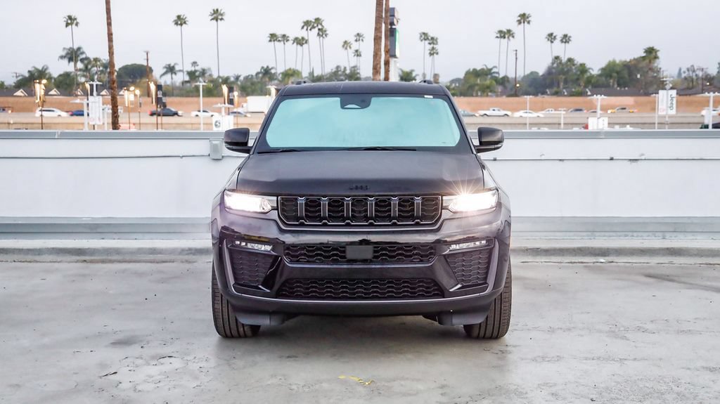 New 2026 Jeep Grand Cherokee Limited w/ Limited Altitude Package AWD/4WD image 3