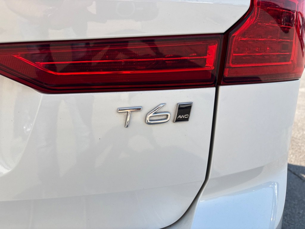 Used 2021 Volvo XC60 T6 Momentum image 7