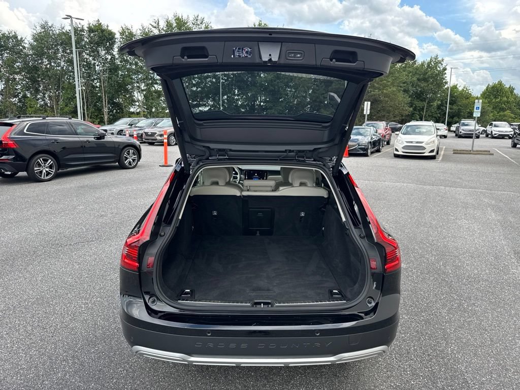 Used 2025 Volvo V90 B6 Cross Country Plus AWD/4WD image 10