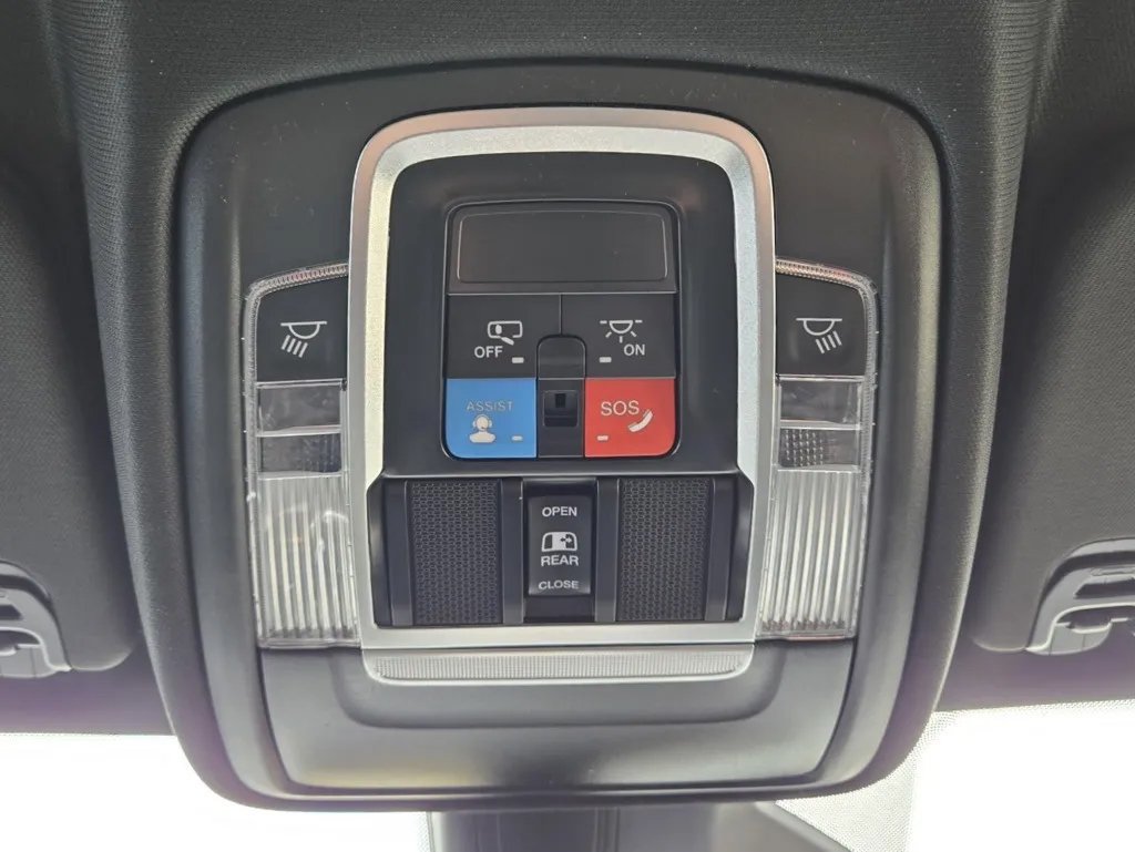 New 2026 RAM 1500 Laramie AWD/4WD image 19