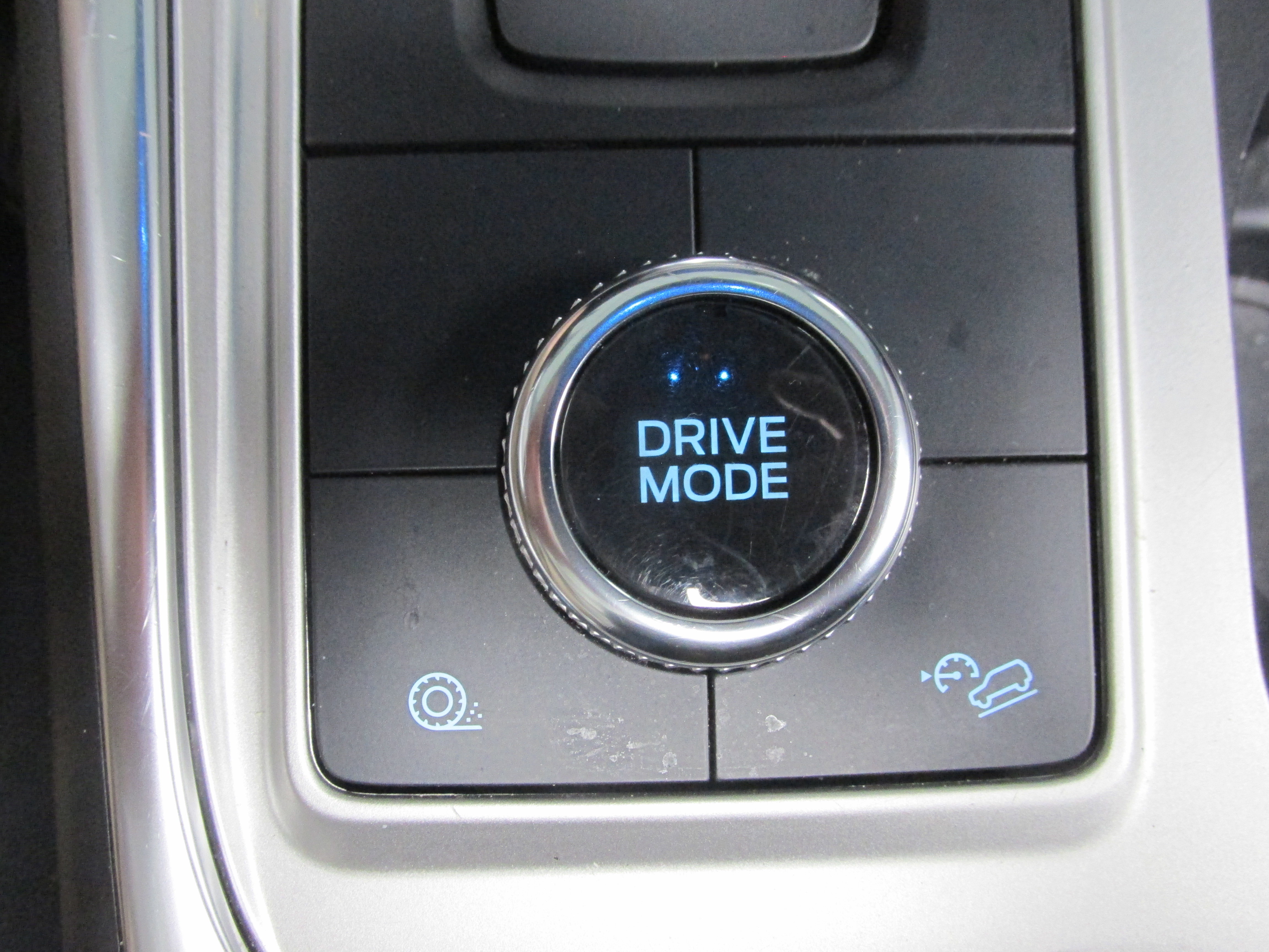 Used 2022 Ford Explorer XLT w/ Equipment Group 202A image 44