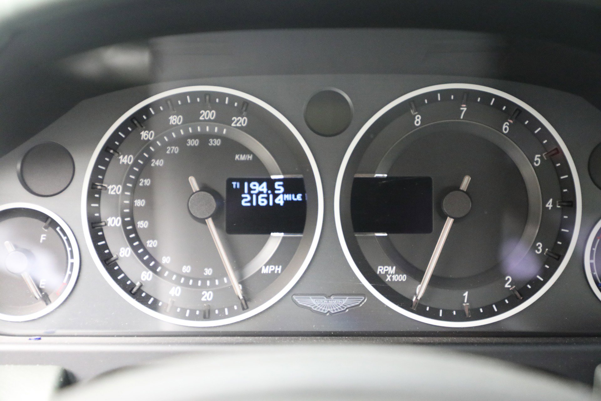 Used 2011 Aston Martin V12 Vantage Coupe image 22