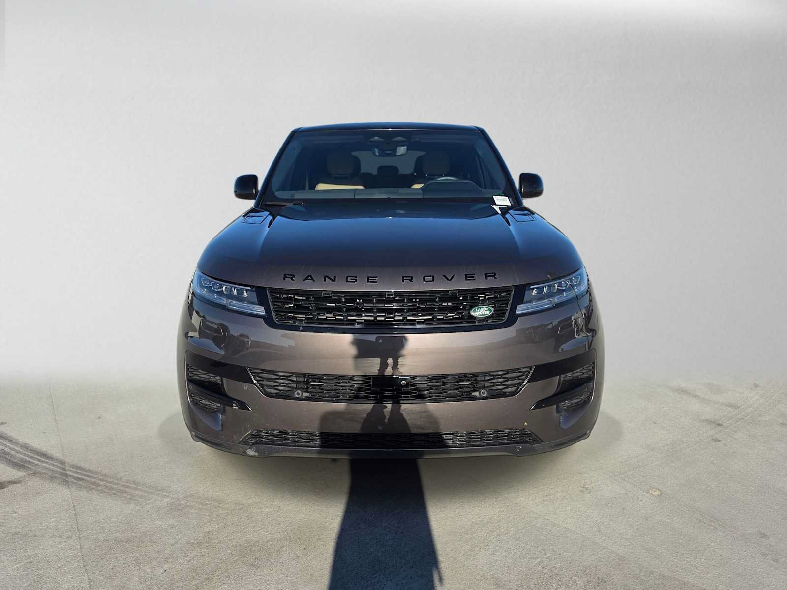 Used 2025 Land Rover Range Rover Sport SE AWD/4WD image 8