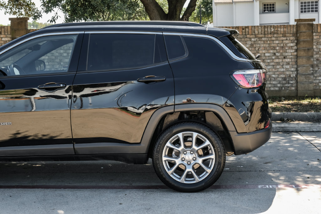 Used 2024 Jeep Compass Latitude AWD/4WD image 22