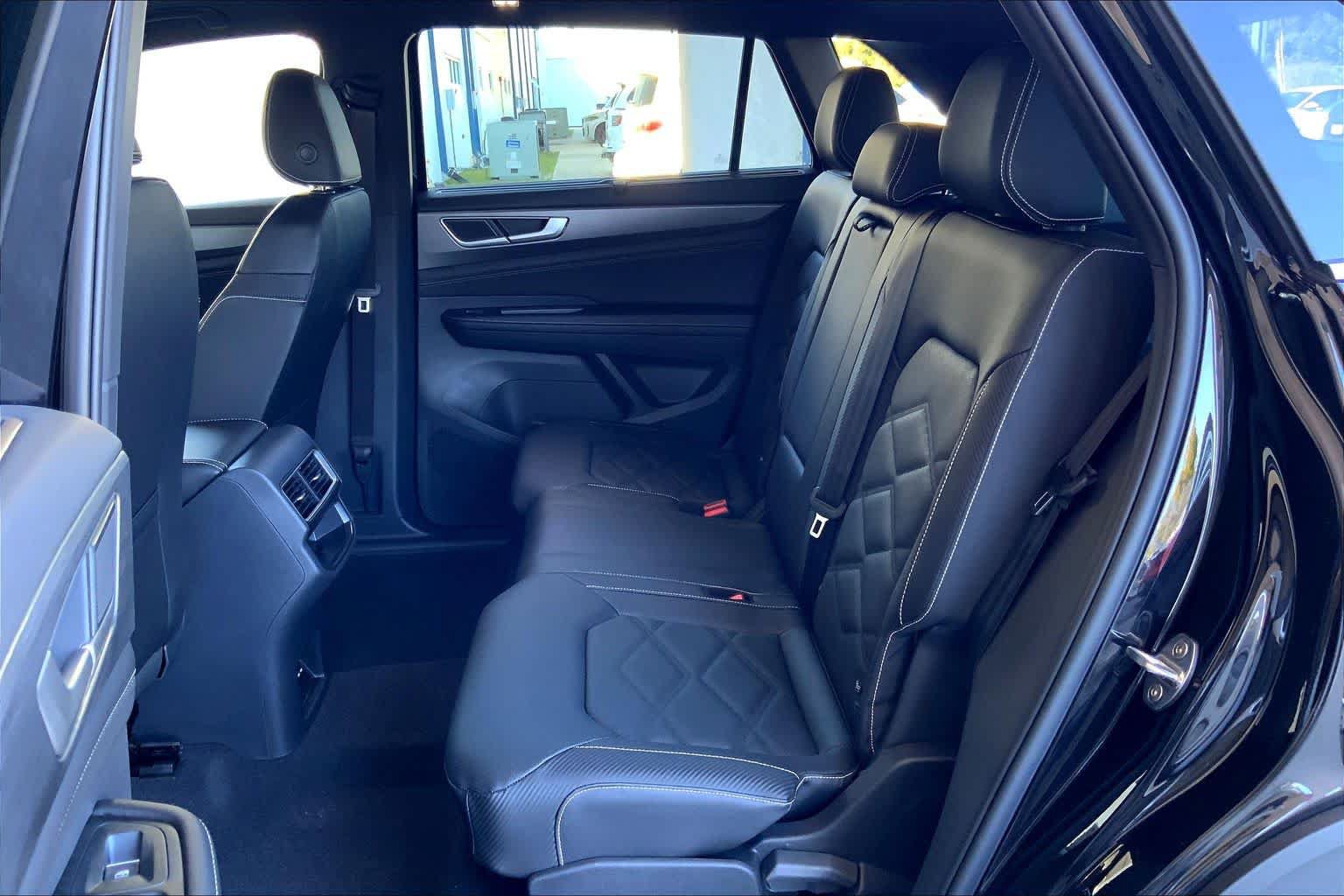 New 2026 Volkswagen Atlas Cross Sport SE FWD image 19