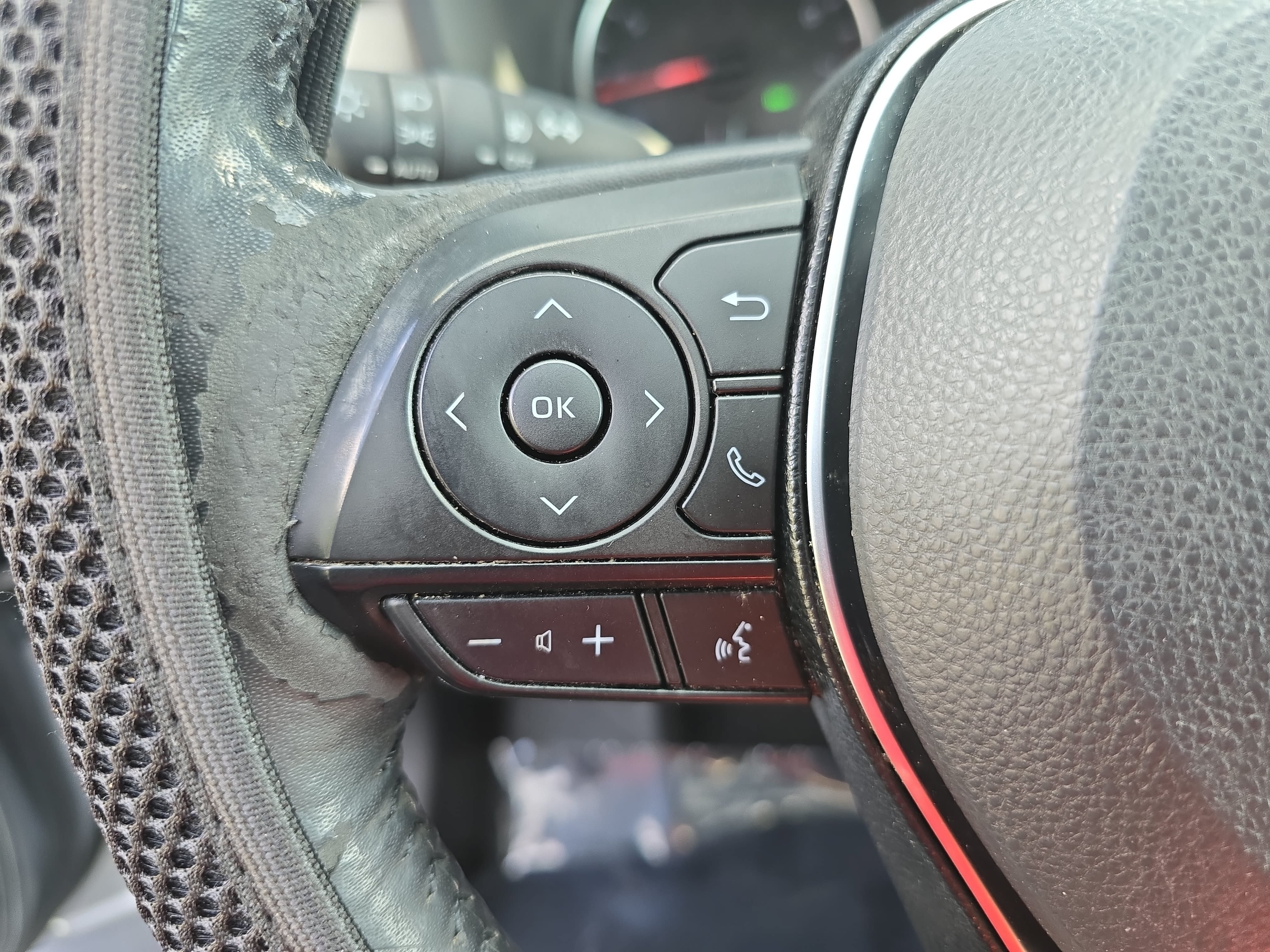 Used 2019 Toyota RAV4 XLE Premium w/ Advanced Technology Package FWD image 17